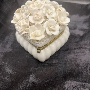 Elegant White Floral Jewelry Box